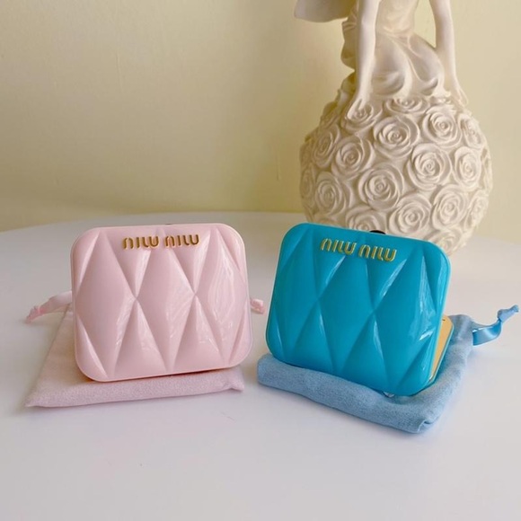 Miu Miu parfume double sided compact mirror with pouch and box PINK/WHITE - Picture 2 of 4